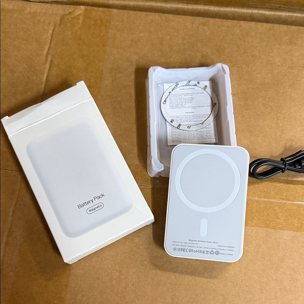 Magnetic Wireless Battery Pack by Magsafe